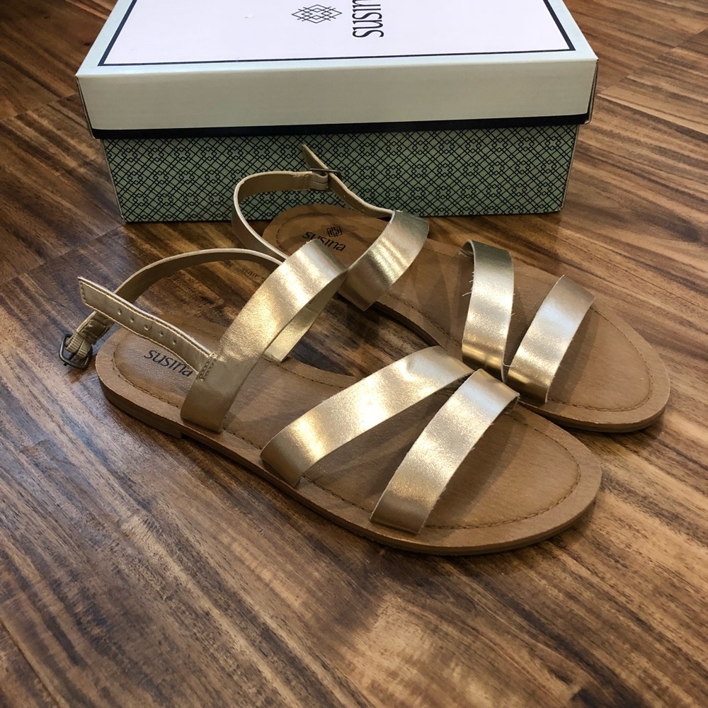 EUC Susina Faux Leather Womens Gold Sandals Size 8